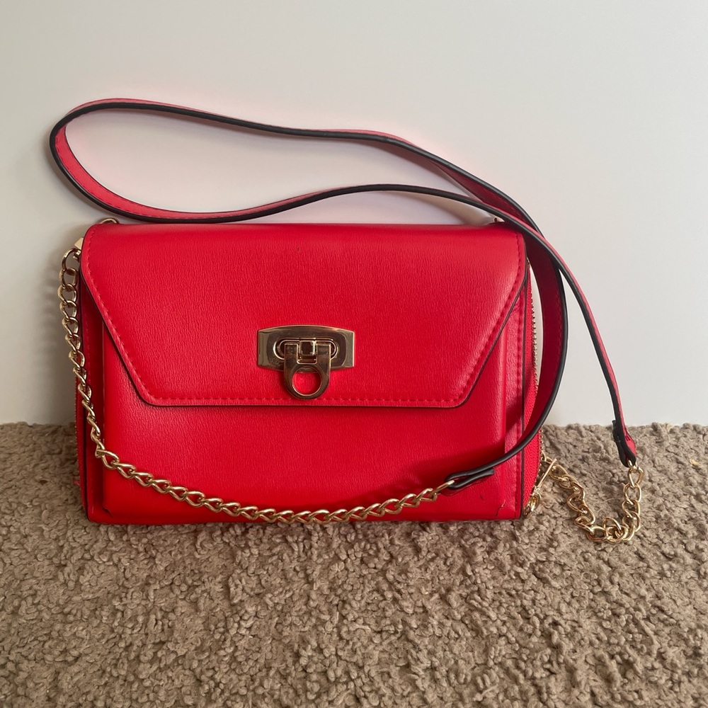 Elegant Red Leather Crossbody Bag